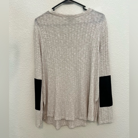 Contrast Neutral Sweater - Picture 3 of 5